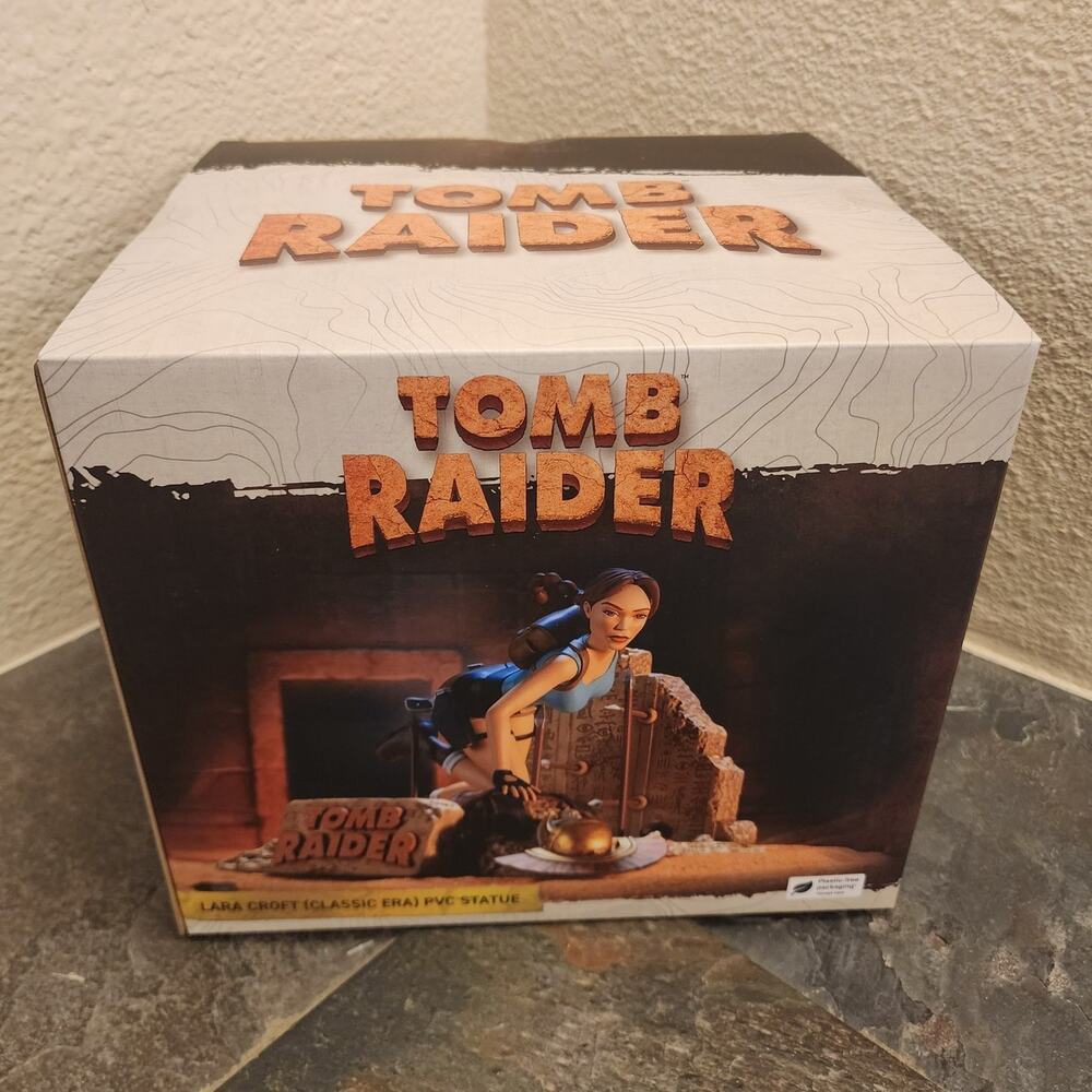 Statue - Tomb Raider Lara Croft, 7-inch PVC (NEW) - Dark Horse